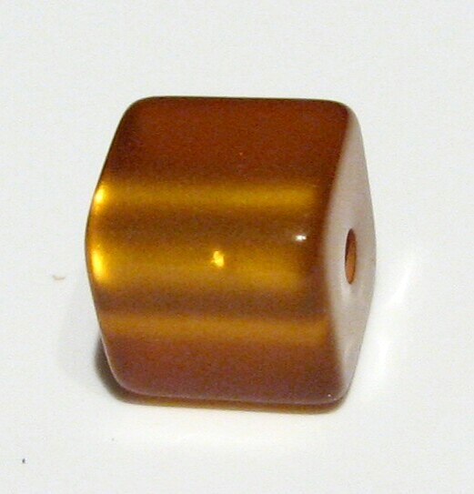Polaris cube 6 mm glossy rust brown – small hole