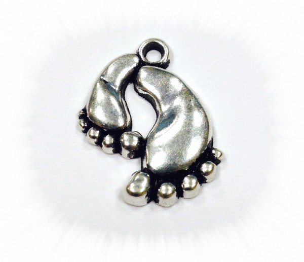 Feet pendant – 16x15 mm – color: Antique silver