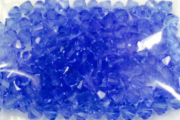 Bicone crystal 4 mm – Bohemian quality – 10 grams – sapphire