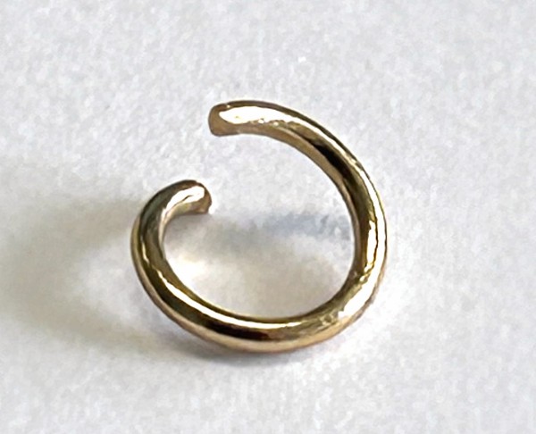 Binding ring / eyelet – stainless steel gold coloured – 5x0,7 mm – 1 pcs. opened