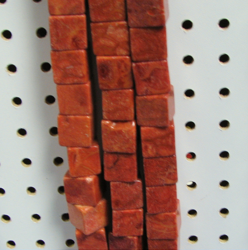 Cube 14x14 mm – foam coral – 1 strand approx. 40 cm