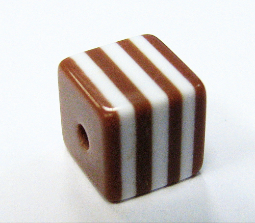 Dice 8x8 mm – Stripes – schoko/white