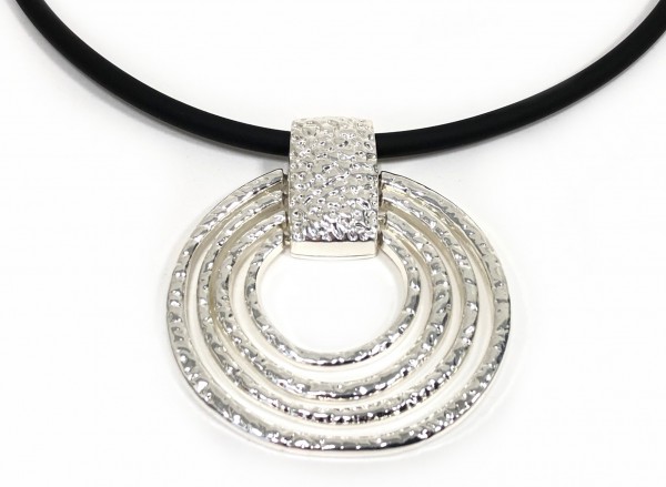 Rubber chain with large pendant – color: Silver – length 50 cm