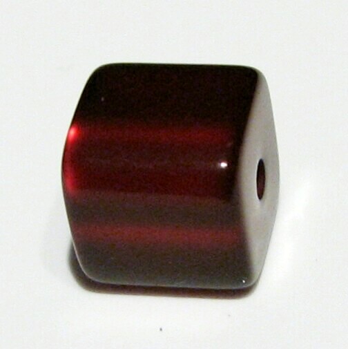 Polaris cube 6 mm bordeaux glossy – small hole