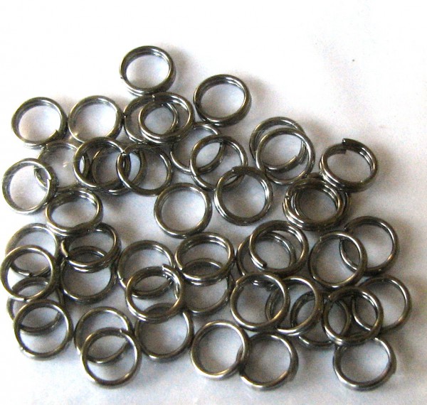 Split rings / snap rings 6x0,7 mm – 5 grams approx.40-50 pieces Colour: Blackened