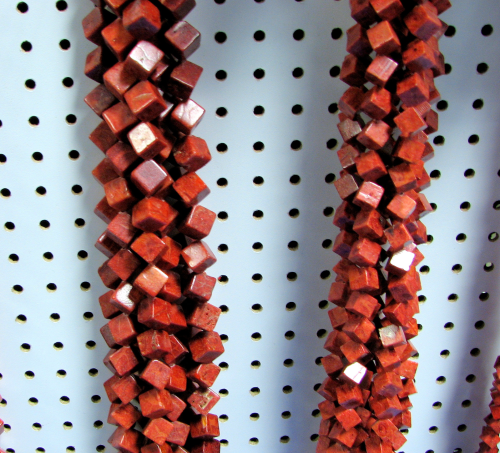 Cube 12x12 mm – foam coral – 1 strand approx. 40 cm