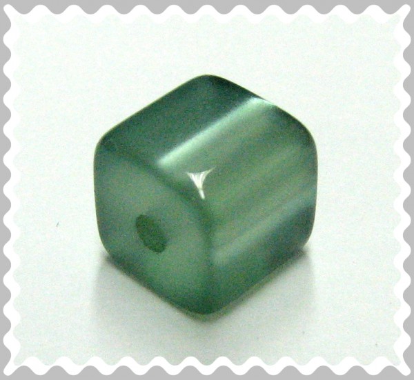Polaris cube 6 mm patina glossy green – small hole
