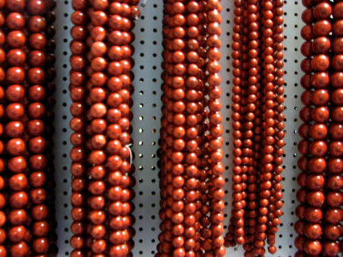 Ball 16 mm – Foam coral – 1 strand approx. 40 cm